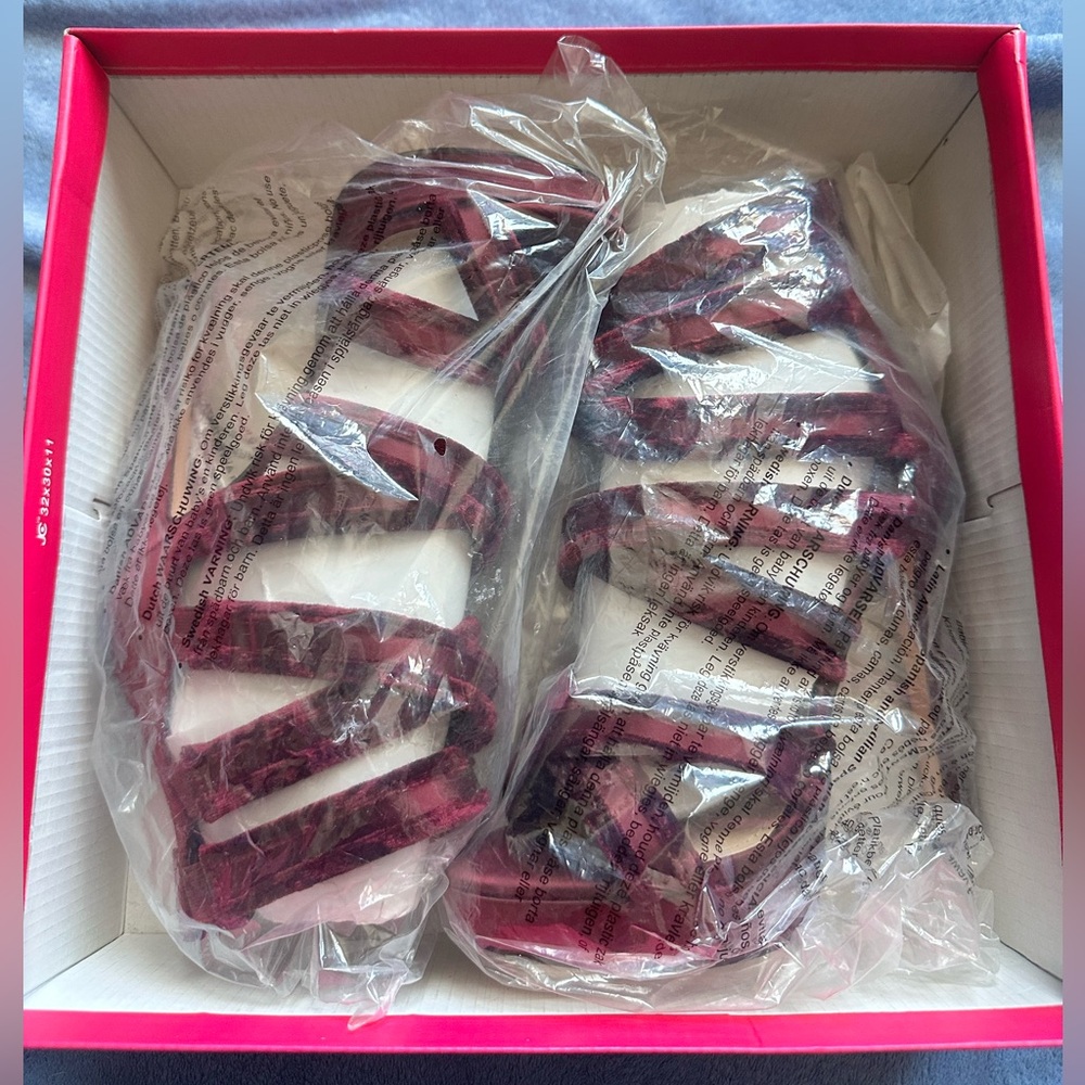 Shoe Dazzle Burgundy Heels in the name “Paislee” - Picture 4 of 7